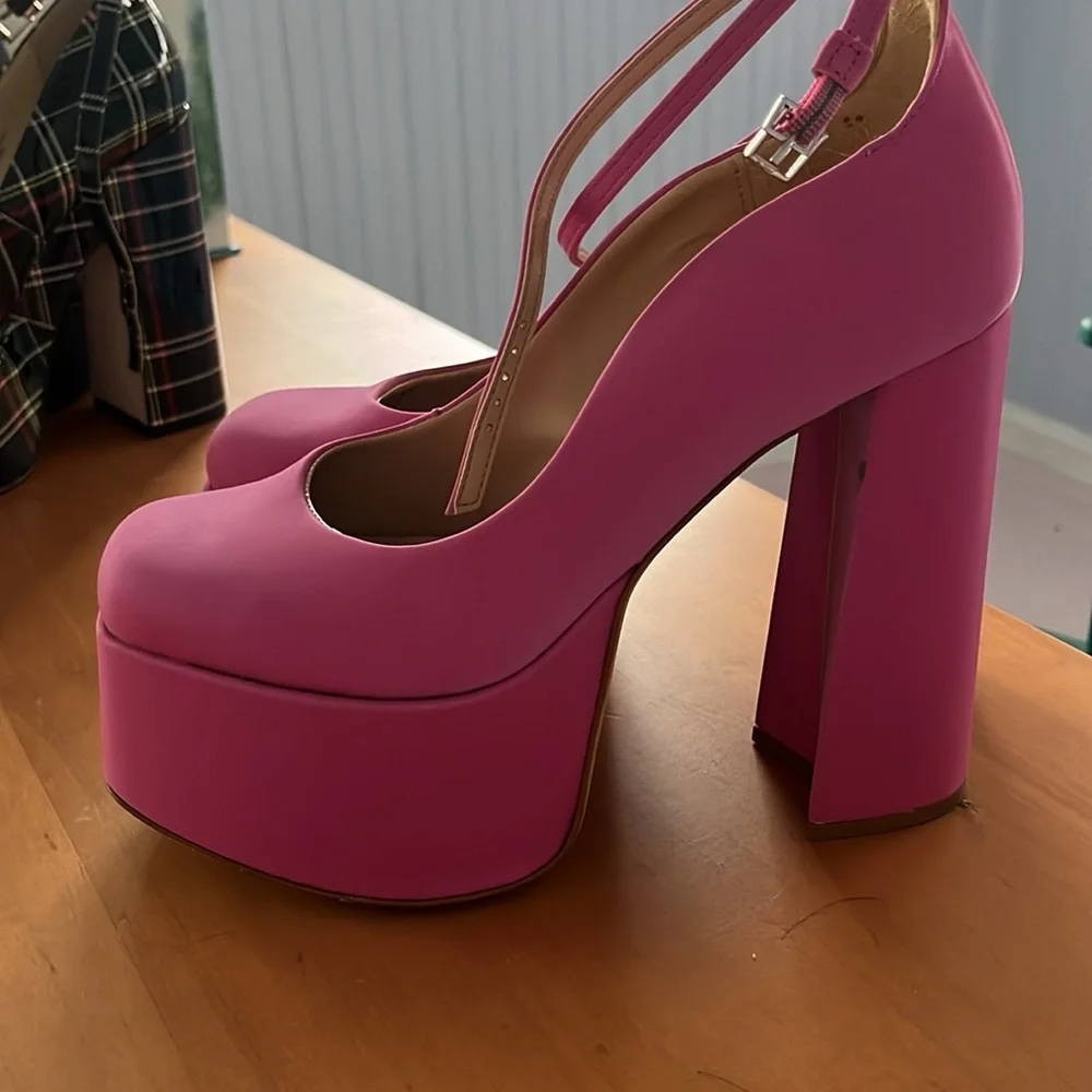 💗Schultz 💕platform pink heels 7.5 women’s❤️